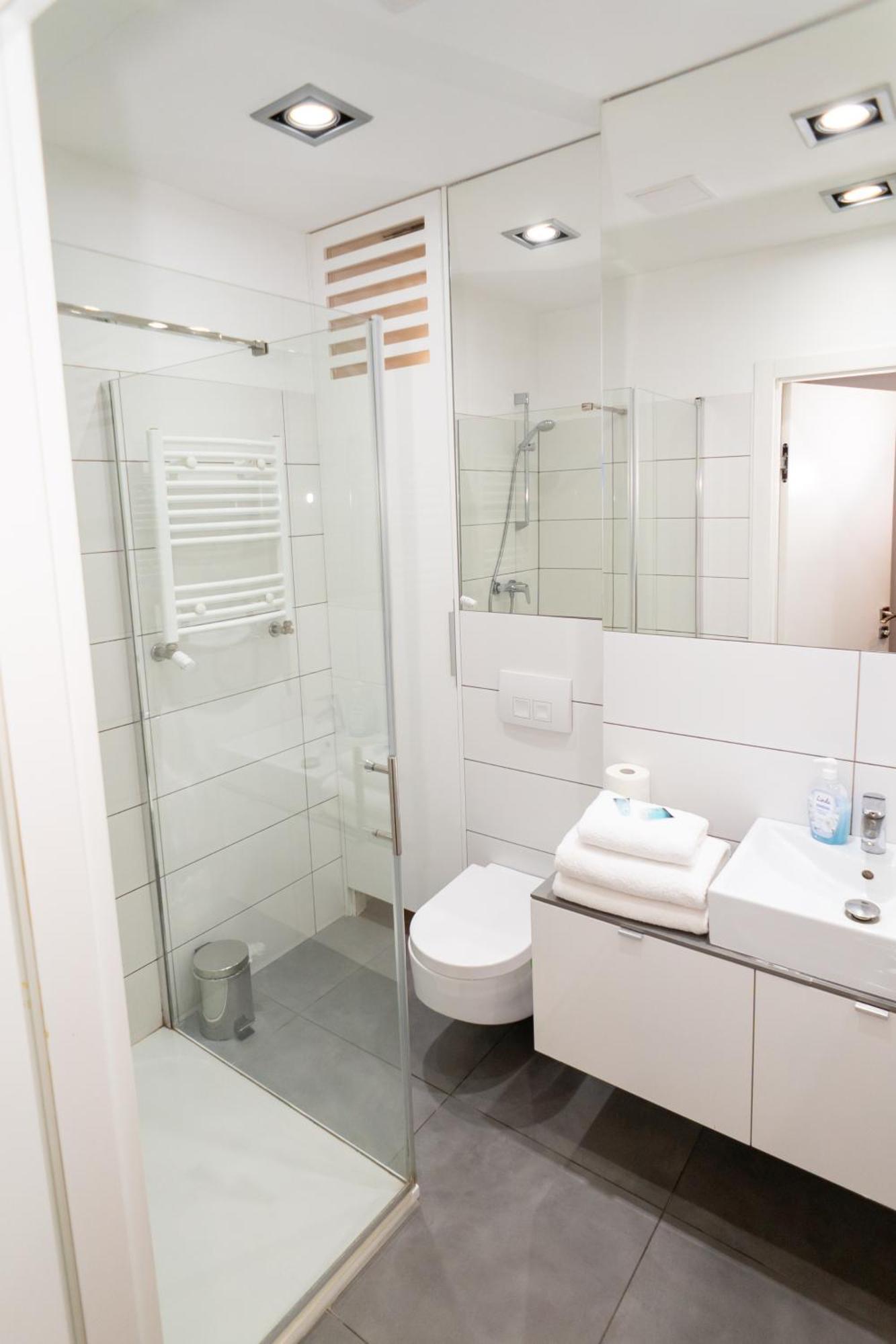 Triton Apartments Varsavia Esterno foto