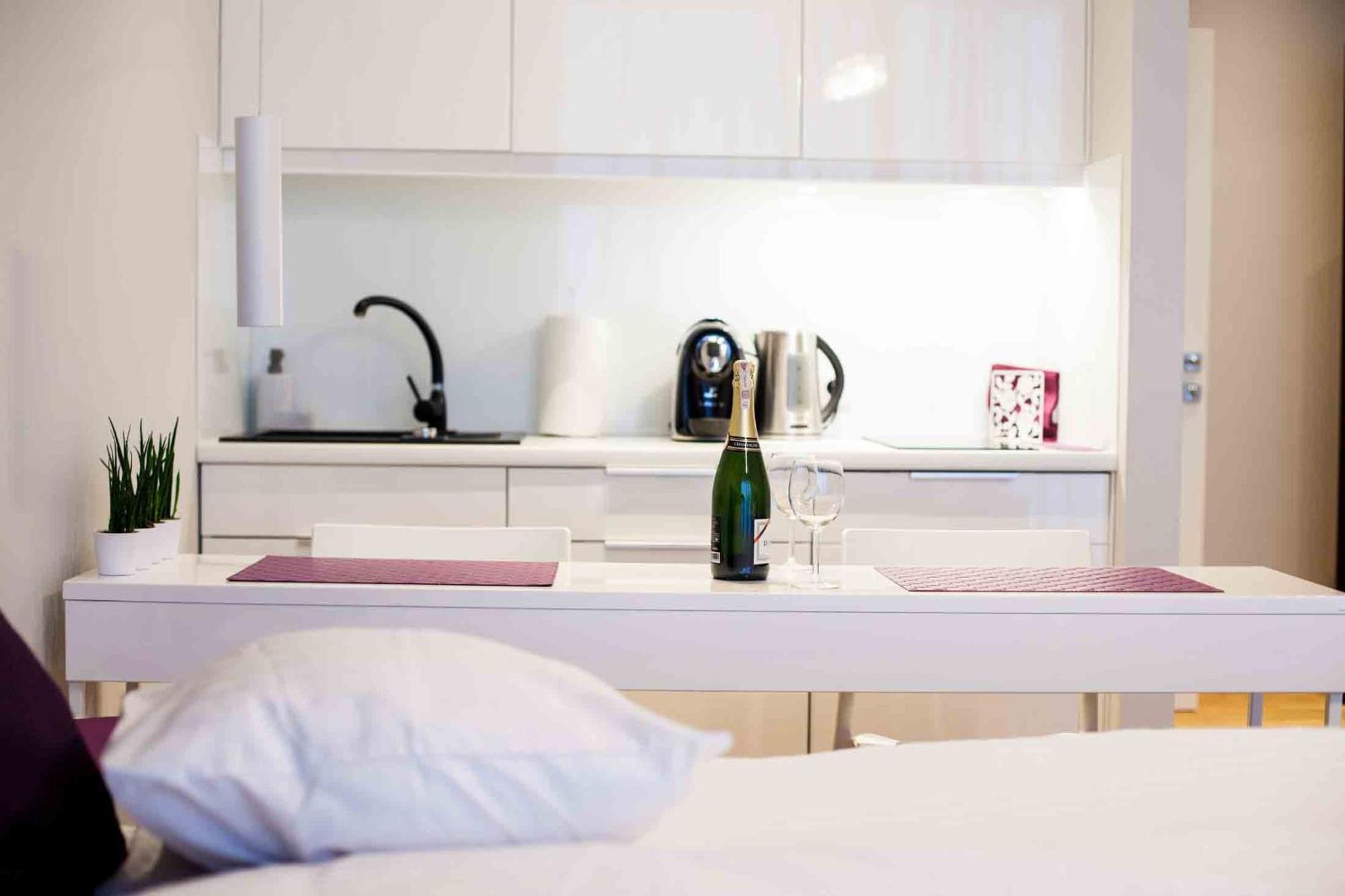 Triton Apartments Varsavia Esterno foto