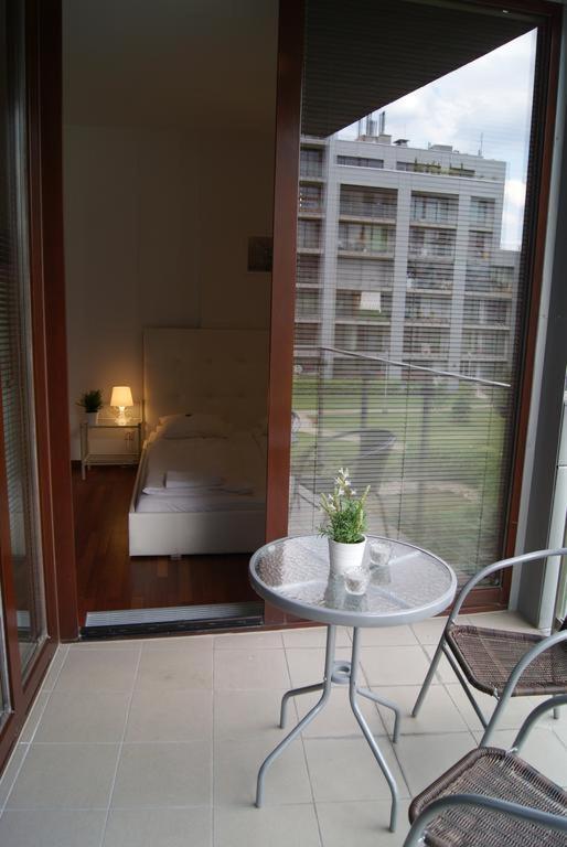 Triton Apartments Varsavia Esterno foto