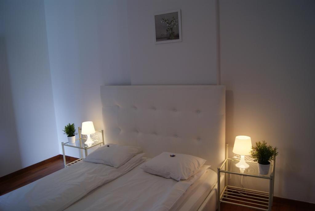 Triton Apartments Varsavia Esterno foto